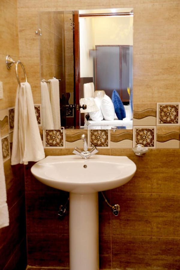 Hotel Noor Plaza ลาฮอร์ ภายนอก รูปภาพ