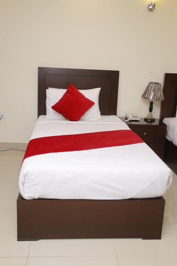 Hotel Noor Plaza ลาฮอร์ ภายนอก รูปภาพ
