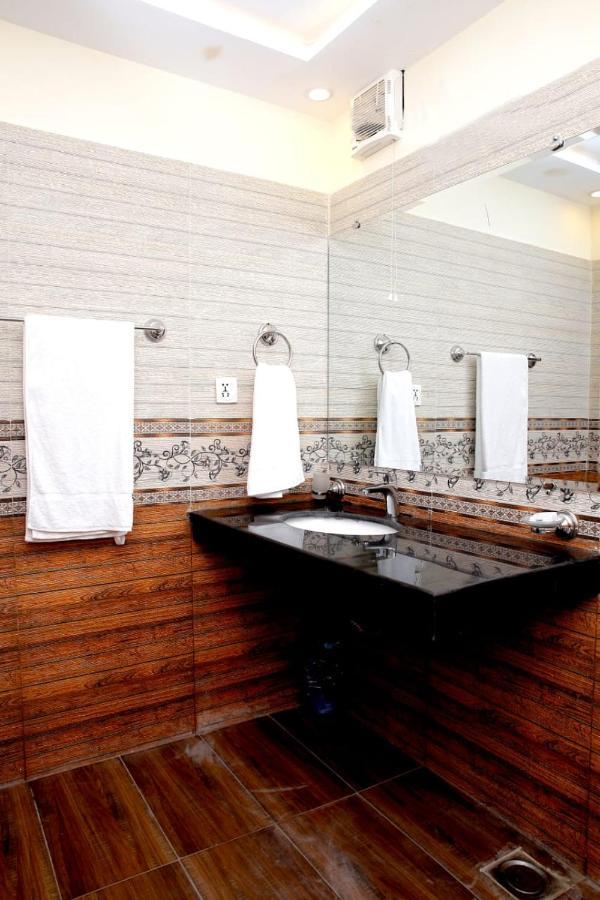 Hotel Noor Plaza ลาฮอร์ ภายนอก รูปภาพ