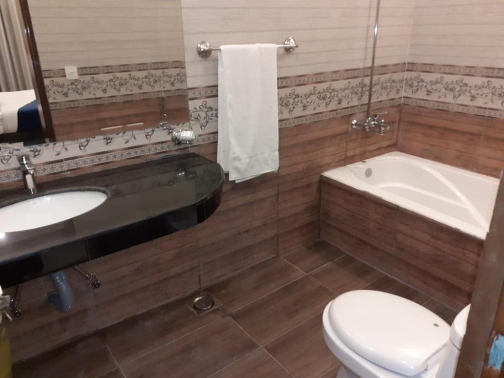 Hotel Noor Plaza ลาฮอร์ ห้อง รูปภาพ